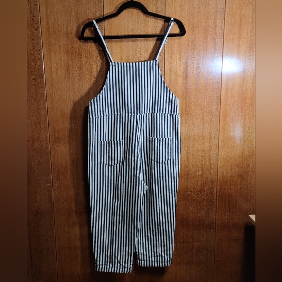 Black and white striped overalls - Picture 2 of 5